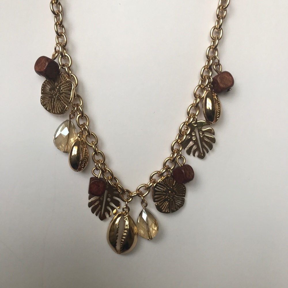 NWT✴️Apt 9 Statement Gold Tone/Wood/Crystal Charms Necklace. 18”